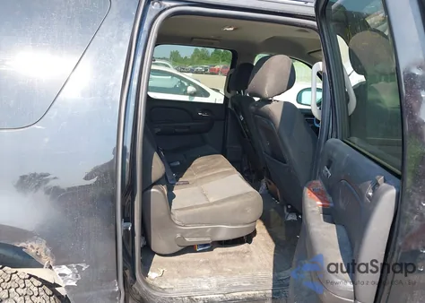 2011 Chevrolet Suburban 1500 Ls z USA, uszkodzony, nr VIN 1GNSKHE33BR268213